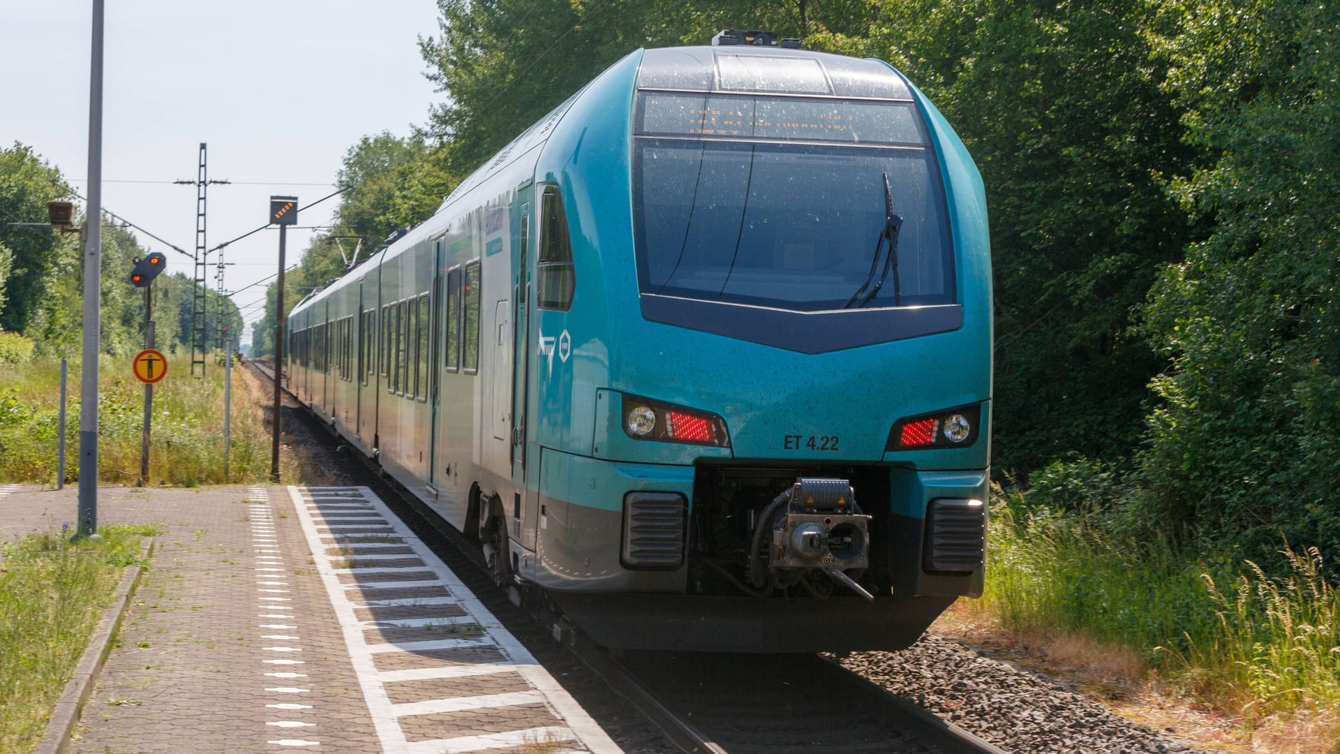 Eine Regionalbahn zwischen Münster und Lünen (Symbolbild): Die beiden Verdächtigen sollen zwischen 20 und 25 Jahre alt sein. Eine Regionalbahn zwischen Münster und Lünen (Symbolbild): Die beiden Verdächtigen sollen zwischen 20 und 25 Jahre alt sein.