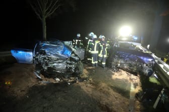 Beide Autos wurden bei dem Unfall zerstört.