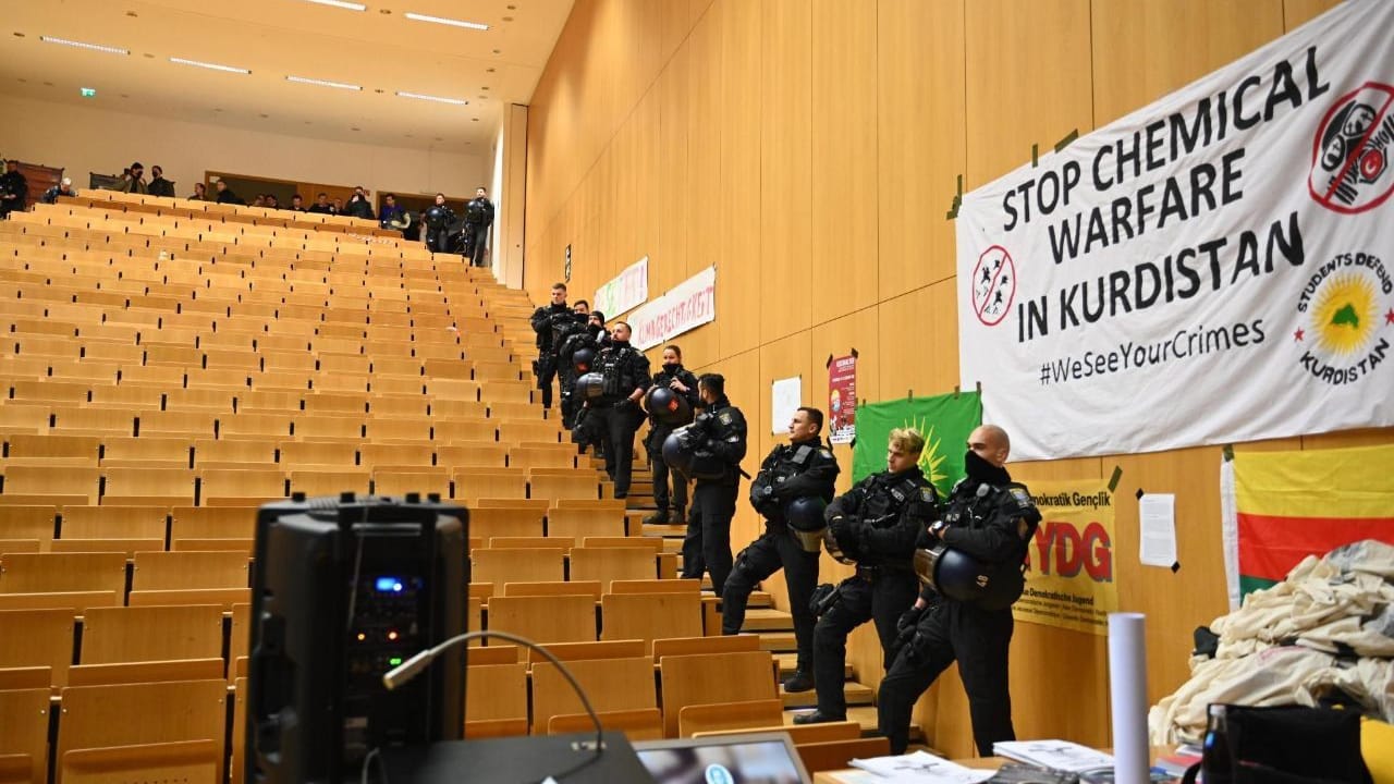 Polizisten im Hörsaal an der Goethe-Uni: Am Dienstag wurde der Hörsaal von der Polizei geräumt.