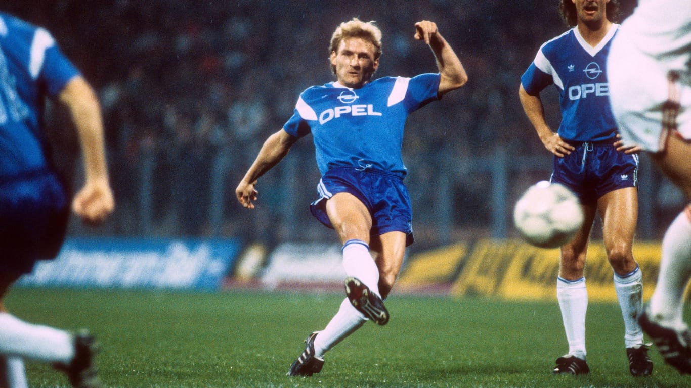 Andrzej Iwan 1988 im Dress des VfL Bochum: Gegen den HSV schoss er seinen Verein ins Finale.