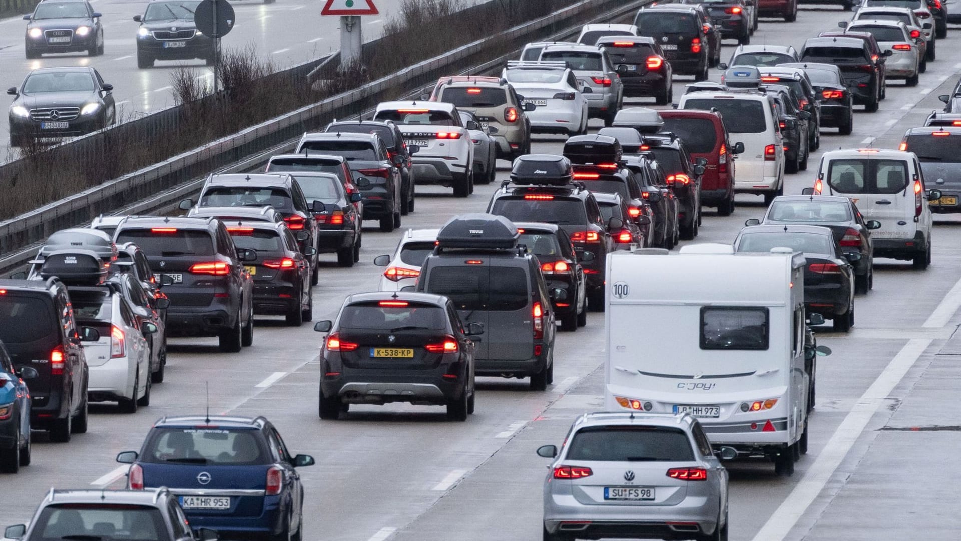 Stau auf der A8