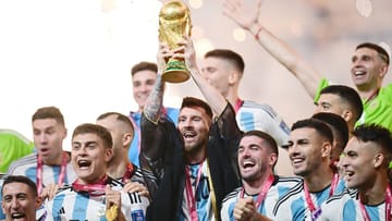 Die Fußball-WM 2022 ist Geschichte: Argentinien hat sich mit einem hochdramatischen Finalsieg gegen Frankreich zum Weltmeister gekürt. t-online blickt auf die Momente des Turniers zurück, die bleiben werden.