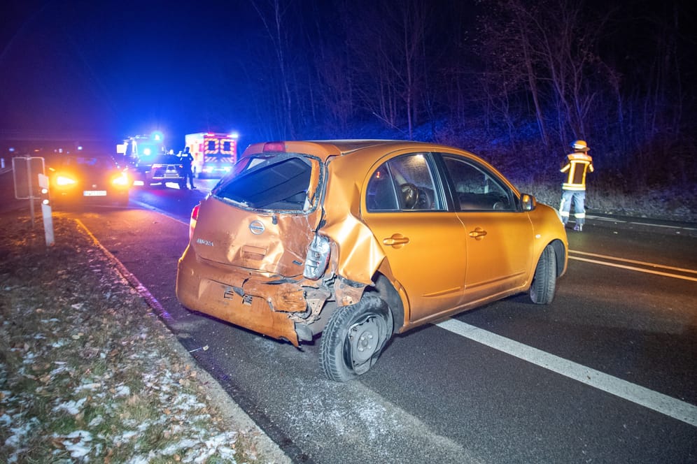 Am Sonntagabend kam es auf der K80 bei Glinde (Kreis Stormarn) zu einem Verkehrsunfall zwischen einem zivilen Polizeifahrzeug und einem Nissan Kleinwagen.