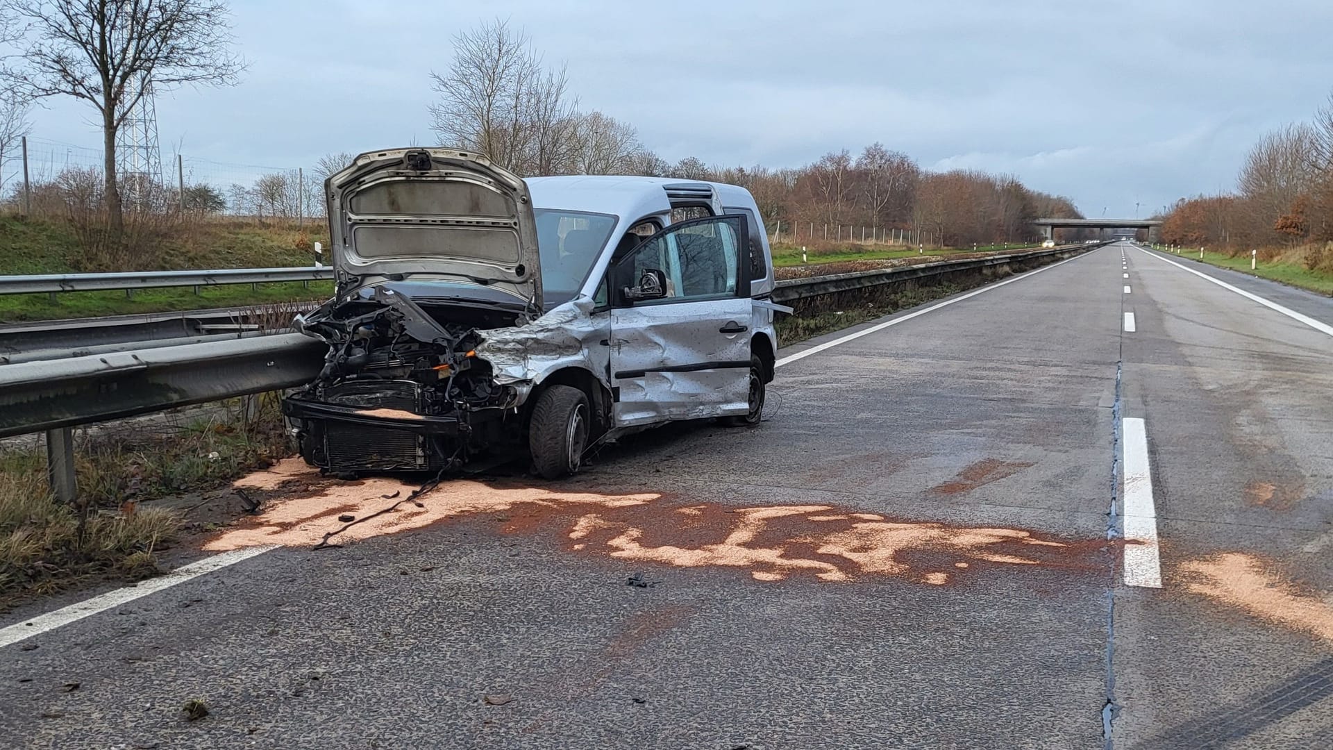 Zerstörtes Autowrack: Drei Personen wurden aus dem Fahrzeug geschleudert, zwei waren sofort tot.