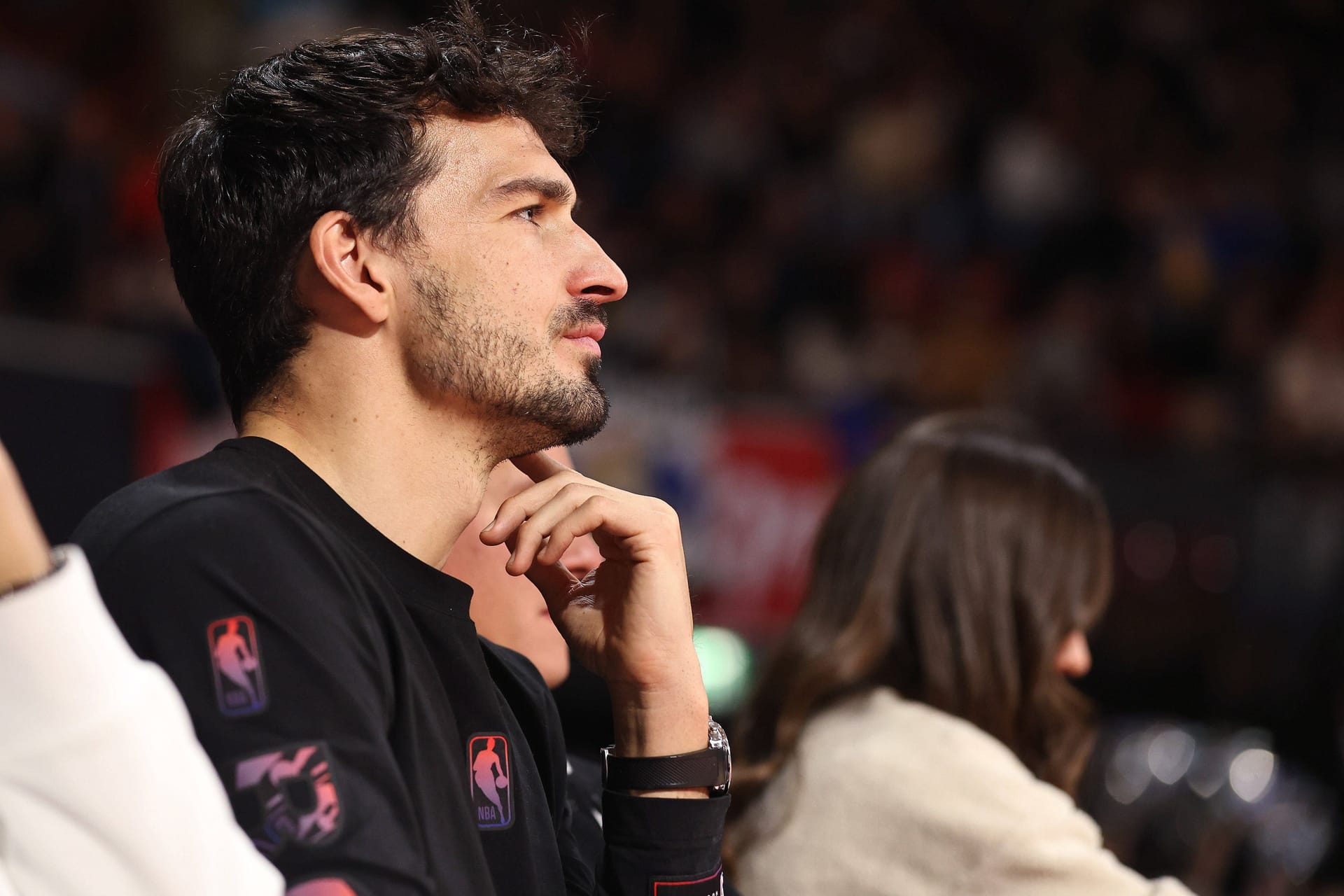 Mats Hummels: Der Vizekapitän von Borussia Dortmund besuchte am Dienstagabend in München ein Spiel der Basketballer des FC Bayern.