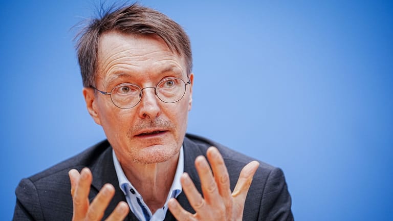 Karl Lauterbach (SPD): Der Gesundheitsminister ruft weiterhin zur Vorsicht auf.