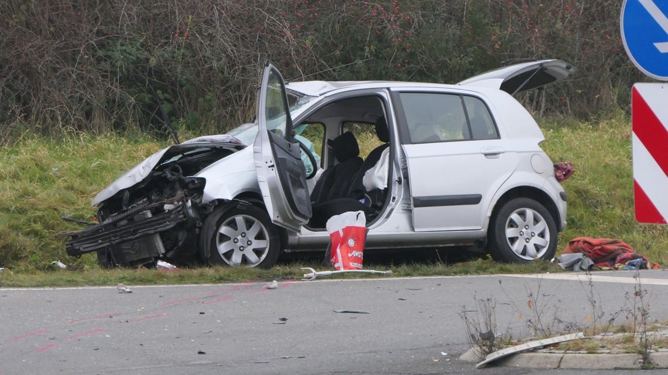 Unfallstelle in Grimma: Zwei Menschen kamen bei dem Crash ums Leben.