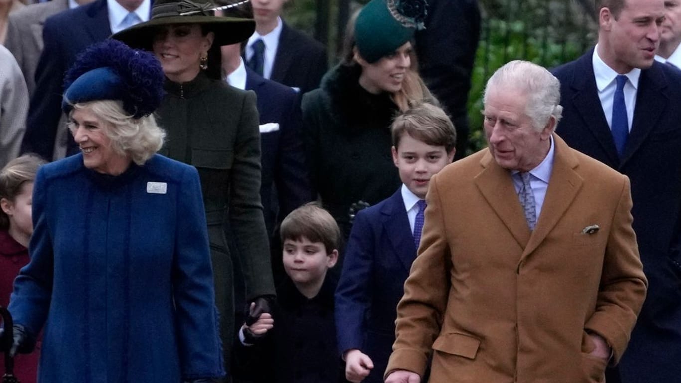 Die Royal Family zeigt sich am ersten Weihnachtstag dem britischen Volk.