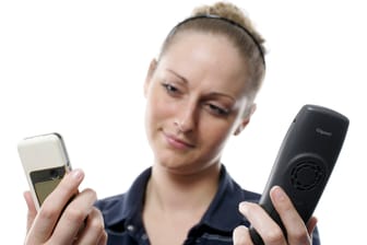 Festnetz- und Mobiltelefon: Sie können Anrufe für Ihren Festnetz-Anschluss bequem auf Ihr Handy umleiten.