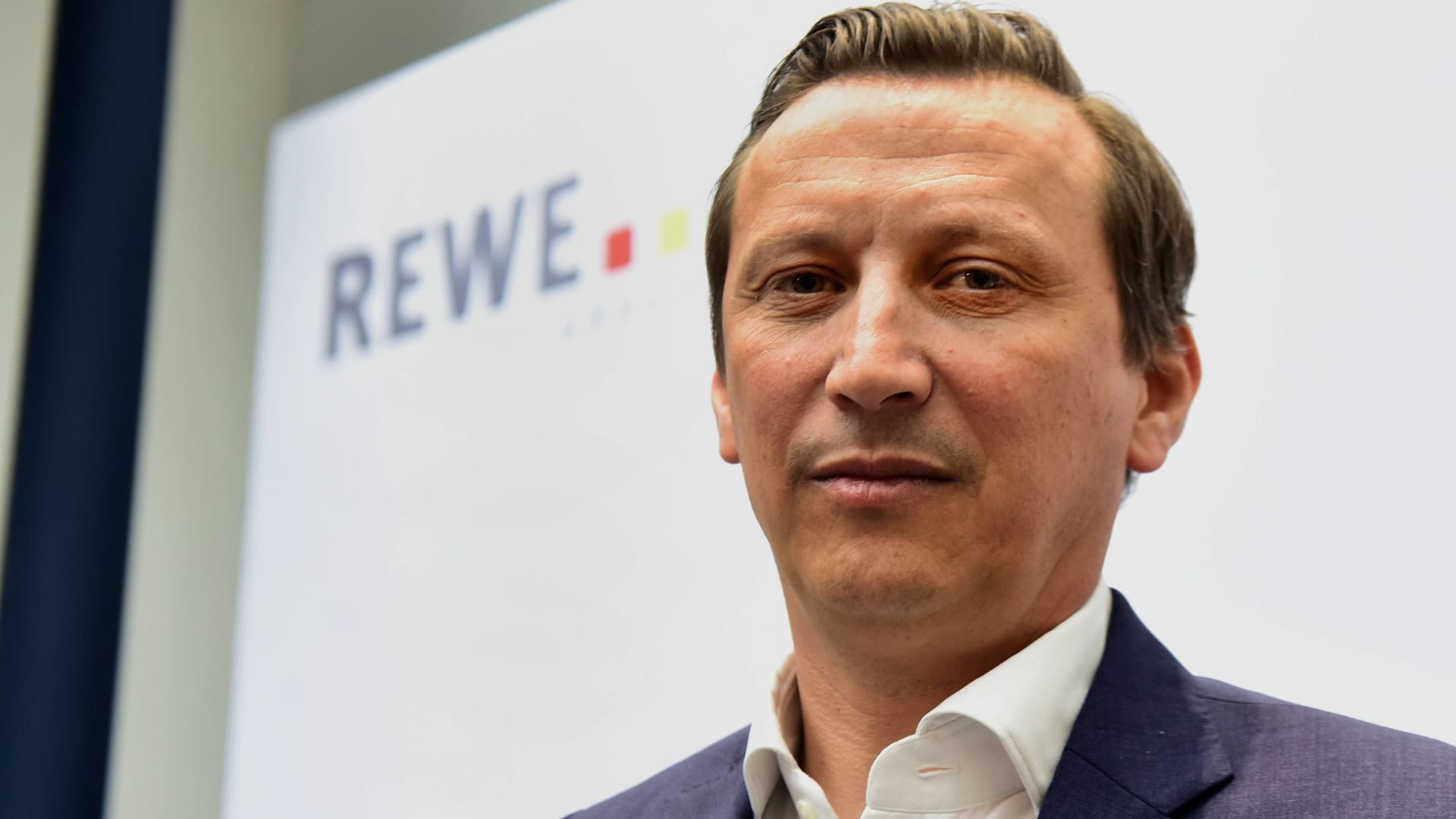 Lionel Souque, Vorstandsvorsitzender der REWE Group (Archivbild): Auch im kommenden Jahr sind erhöhte Lebensmittelpreise zu erwarten.