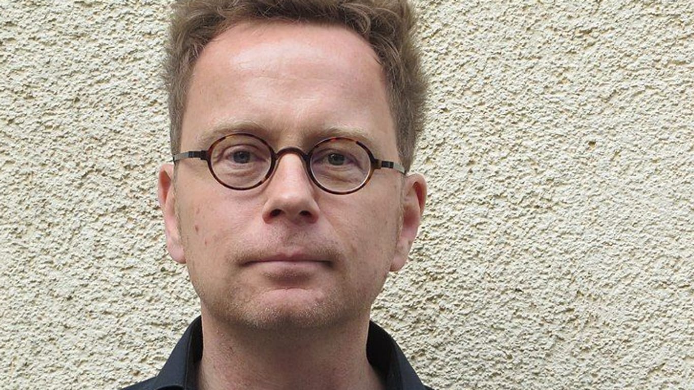 Alexander Feuerherdt: Der Schiedsrichter-Experte ordnet die Leistungen bei der WM ein. Alexander Feuerherdt: Der Schiedsrichter-Experte ordnet die Leistungen bei der WM ein.