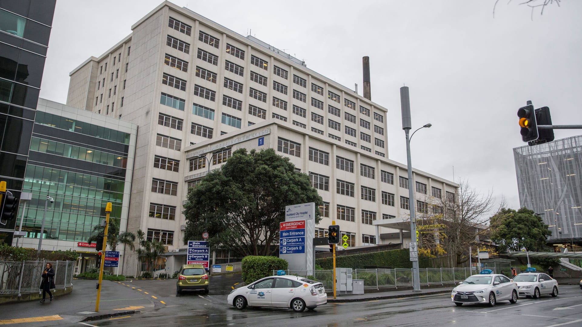 Krankenhaus in Auckland: In Neuseeland wird derzeit ein Fall von Eltern, die ihrem Kind eine Operation verweigern, verhandelt. Krankenhaus in Auckland: In Neuseeland wird derzeit ein Fall von Eltern, die ihrem Kind eine Operation verweigern, verhandelt.
