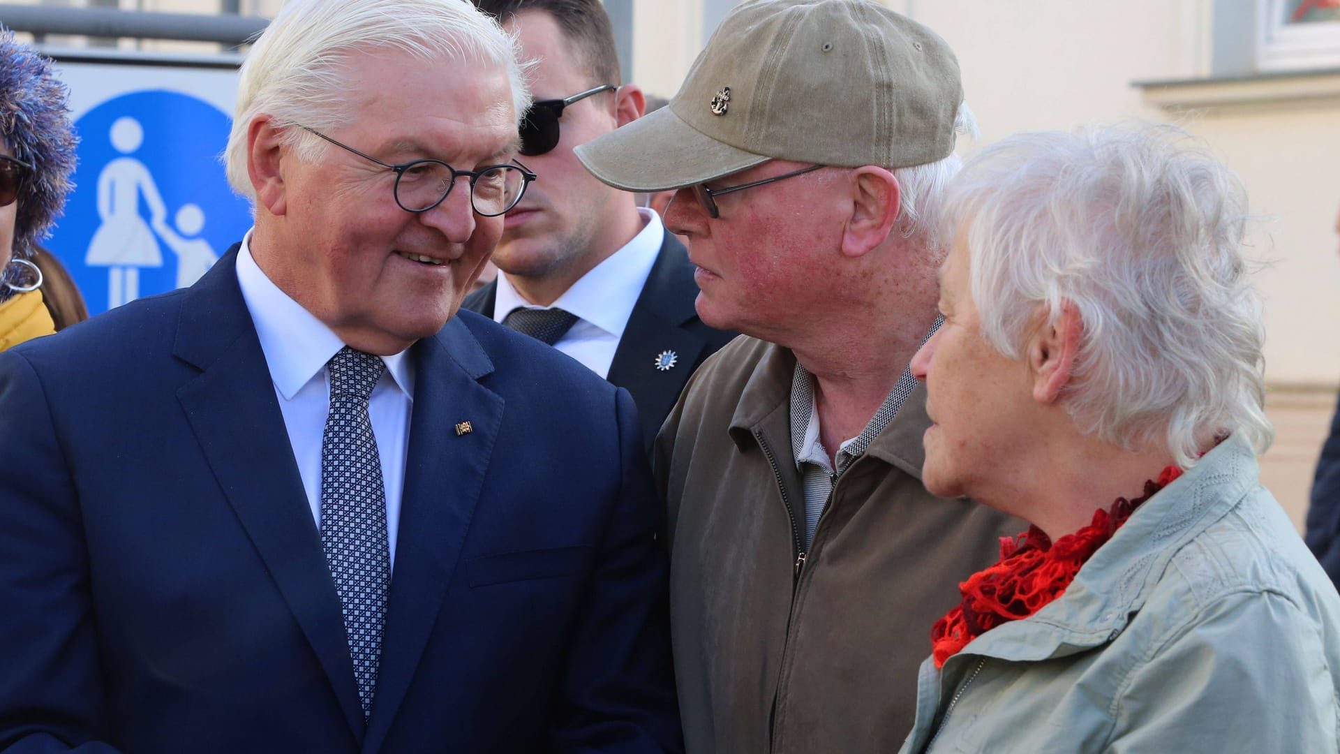 Bundespräsident Steinmeier bei einem seiner Ortszeit-Termine, hier in Neustrelitz.