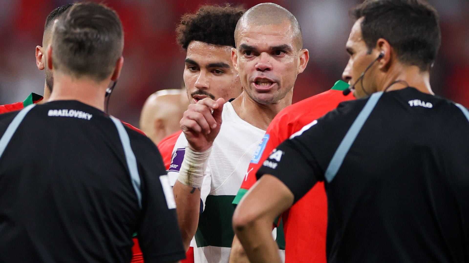 Die Fassung verloren: Portugals Abwehrchef Pepe hat nach dem WM-Aus Redebedarf mit den Schiedsrichtern.