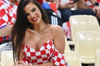 Im Lusail Stadion feiert sie ihren WM-Abschied? Ivana Knöll wird sich in Katar nach dem Aus der Kroaten vermutlich nicht mehr in rot-weiß-karierte Schale werfen.