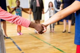 Kinder in der Kita: Der Bundestag hat ein Gesetz zur Weiterentwicklung der Qualität und zur Teilhabe in der Kindertagesbetreuung beschlossen.