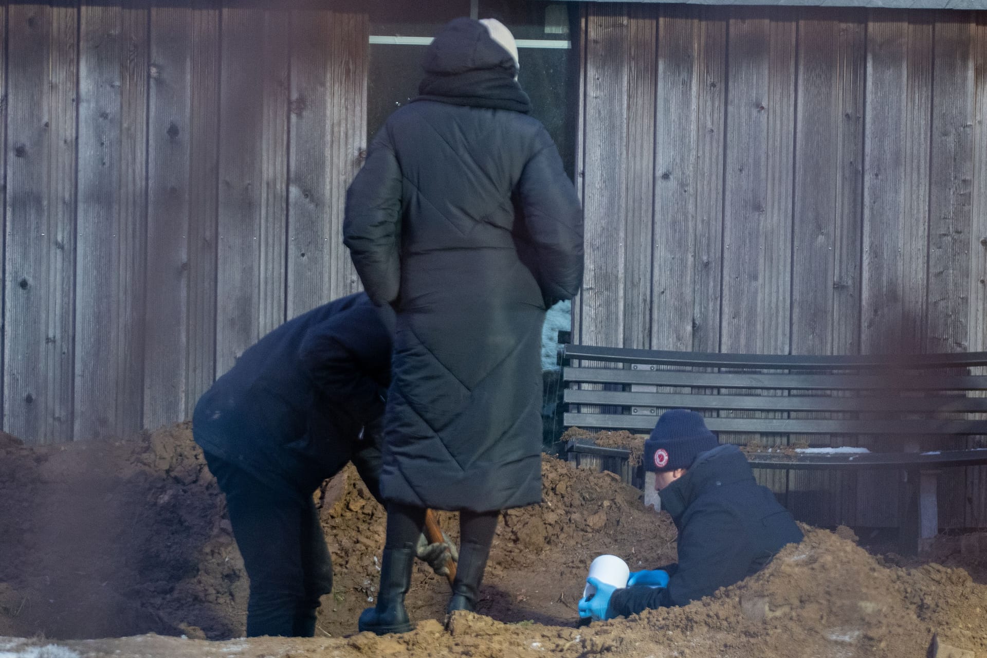 Die Polizei hat am Montag ein Grundstück in Alt-Mölln durchsucht.