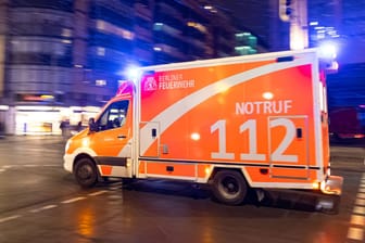 Rettungswagen in Berlin (Symbolfoto): Die Feuerwehr ist hier ständig im Ausnahmezustand.