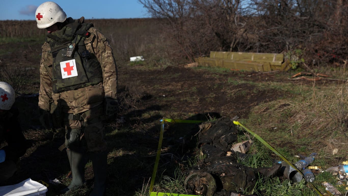 Bodies of dead Russian soldiers to be exchanged for fallen Ukrainian soldiers remains in the former Russian occupied region of Donetsk Oblast