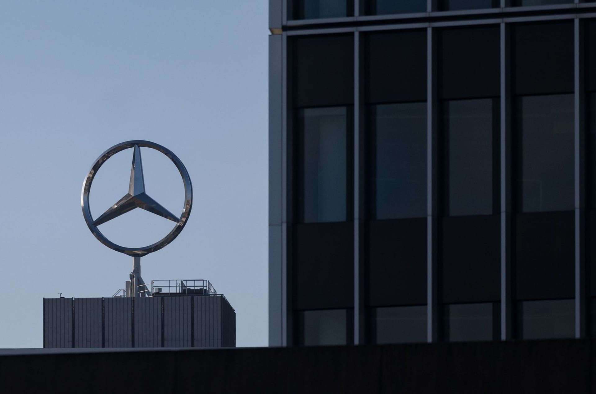 Mercedes: Das Unternehmen investiert bis 2026 über zwei Milliarden Euro in europäische Fahrzeugfabriken.