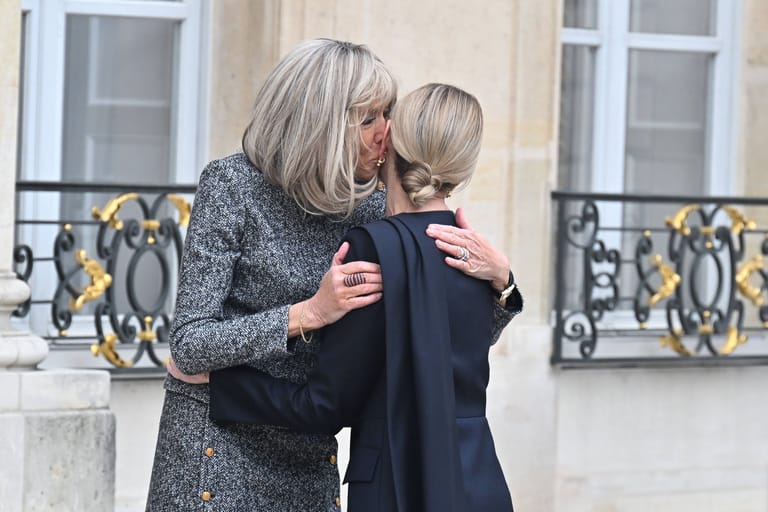 Brigitte Macron und Olena Selenska