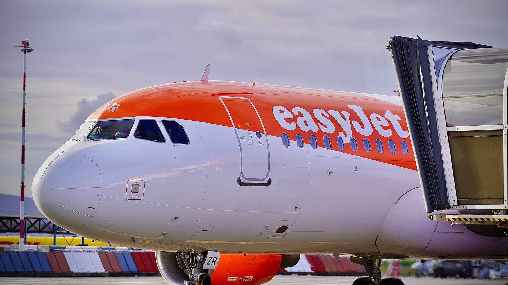 Easyjet-Maschine (Symbolbild): Die Passagiere sollen ihre Reise im Laufe des Tages fortsetzen können.