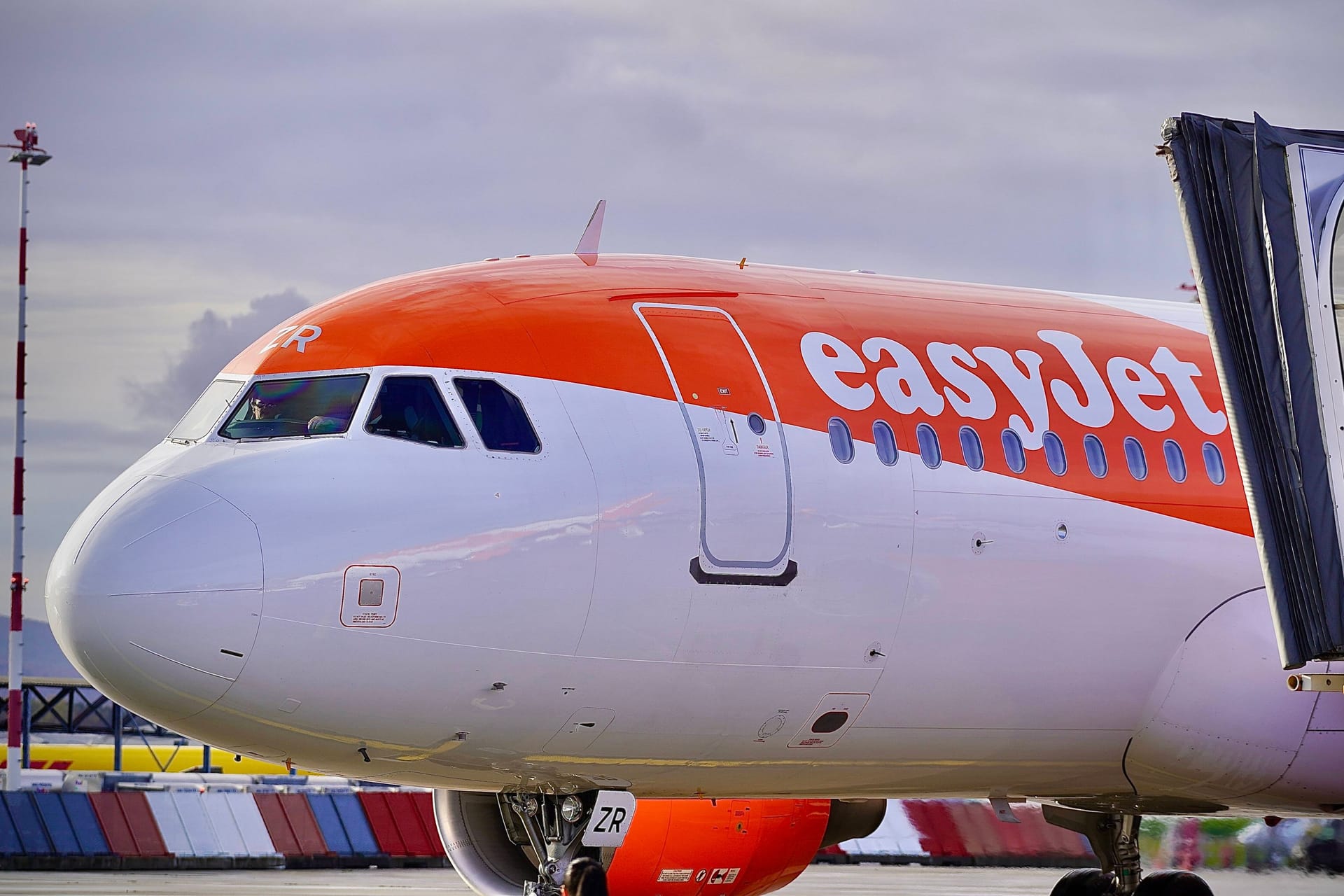 Easyjet-Maschine (Symbolbild): Die Passagiere sollen ihre Reise im Laufe des Tages fortsetzen können.