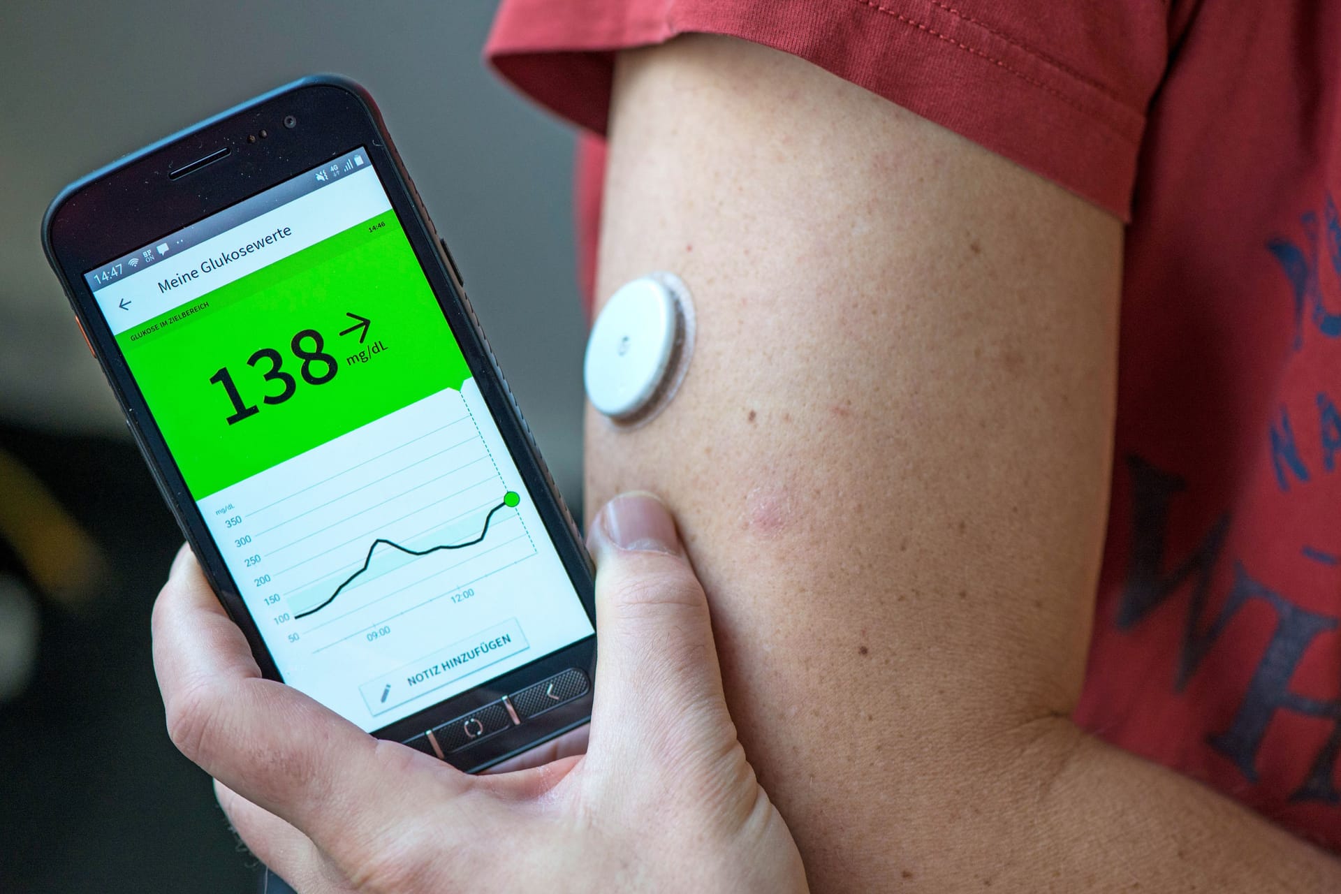 Diabetes-Patienten können mit einer Gesundheitsapp ihre Glukosewerte im Blick behalten.