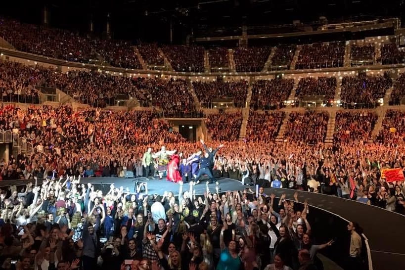 Auftritt: Die Kelly Family bei ihrem Konzert im PSD Bank Dome in Düsseldorf.