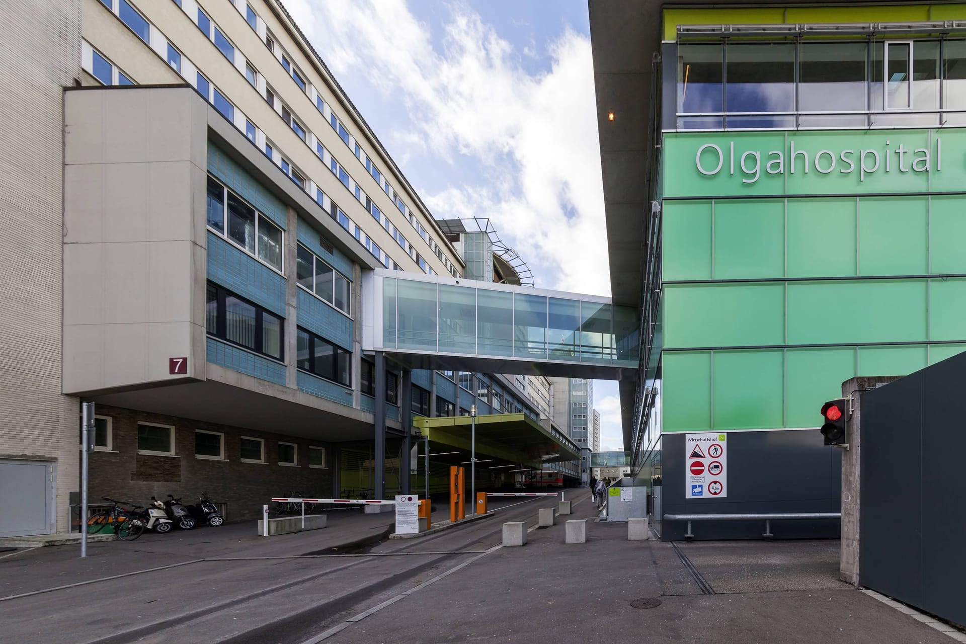 Das Olgahospital in Stuttgart (Archivbild): Viele Kinderkliniken in Baden-Württemberg stehen wegen Personalmangels unter Druck.