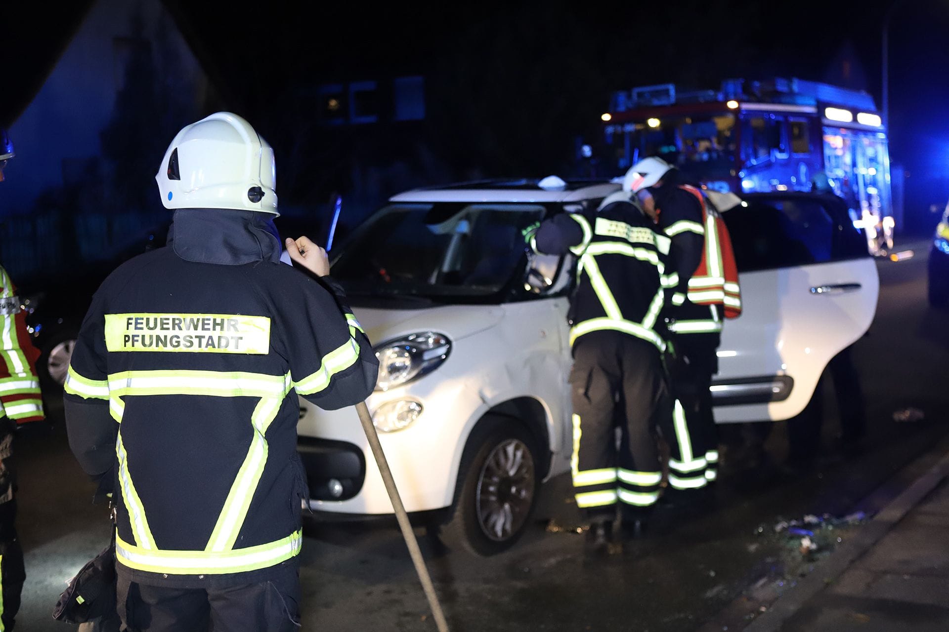 Unfallstelle in Pfungstadt: Die Fahrerin des Mini Coopers wurde schwer verletzt.