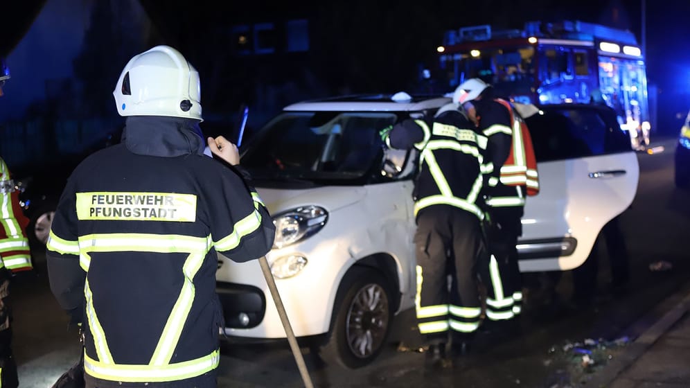 Unfallstelle in Pfungstadt: Die Fahrerin des Mini Coopers wurde schwer verletzt.