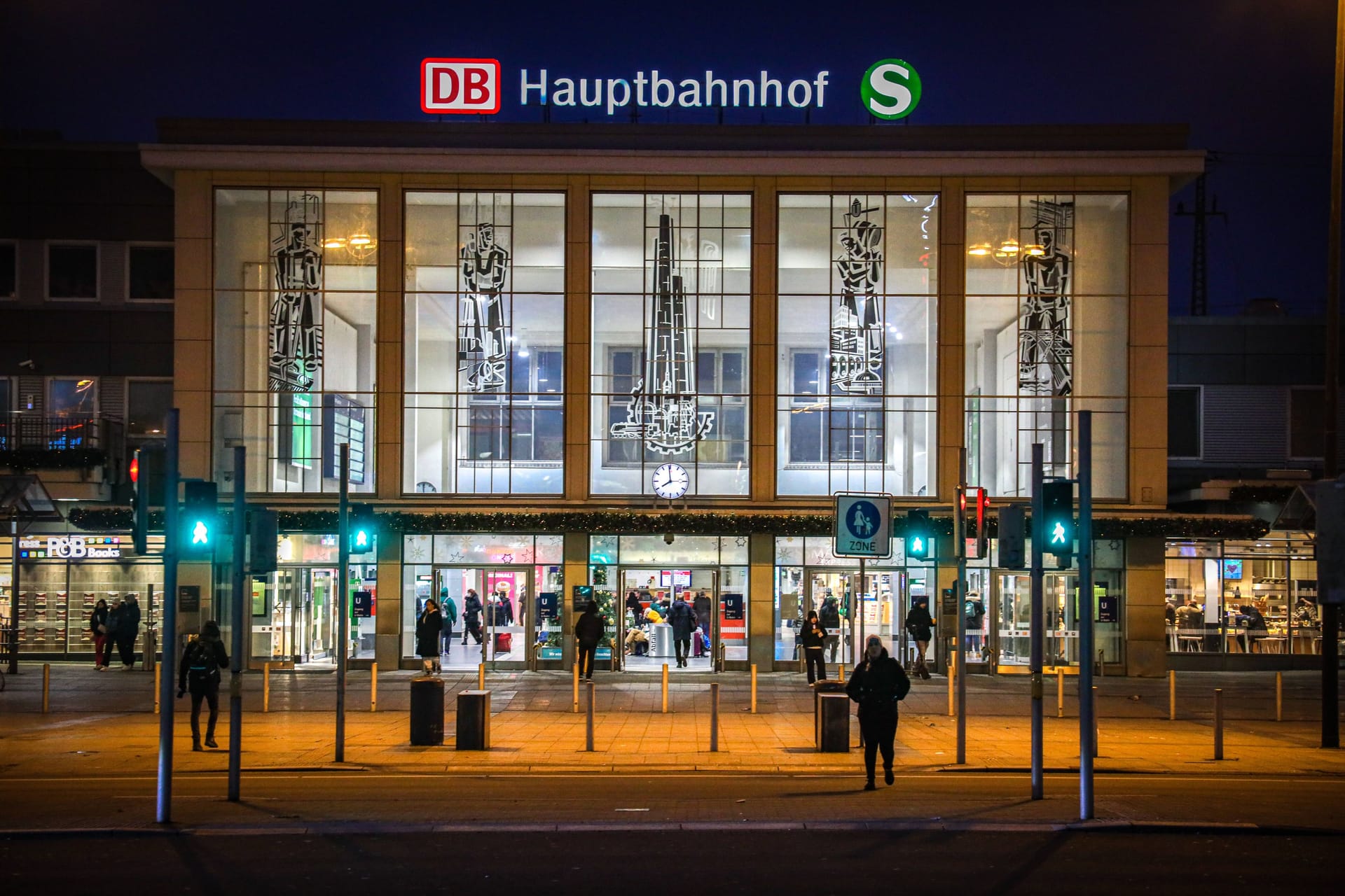 Dortmunder Hauptbahnhof (Archivbild): Hier wurde der Mann von der Polizei gestellt.