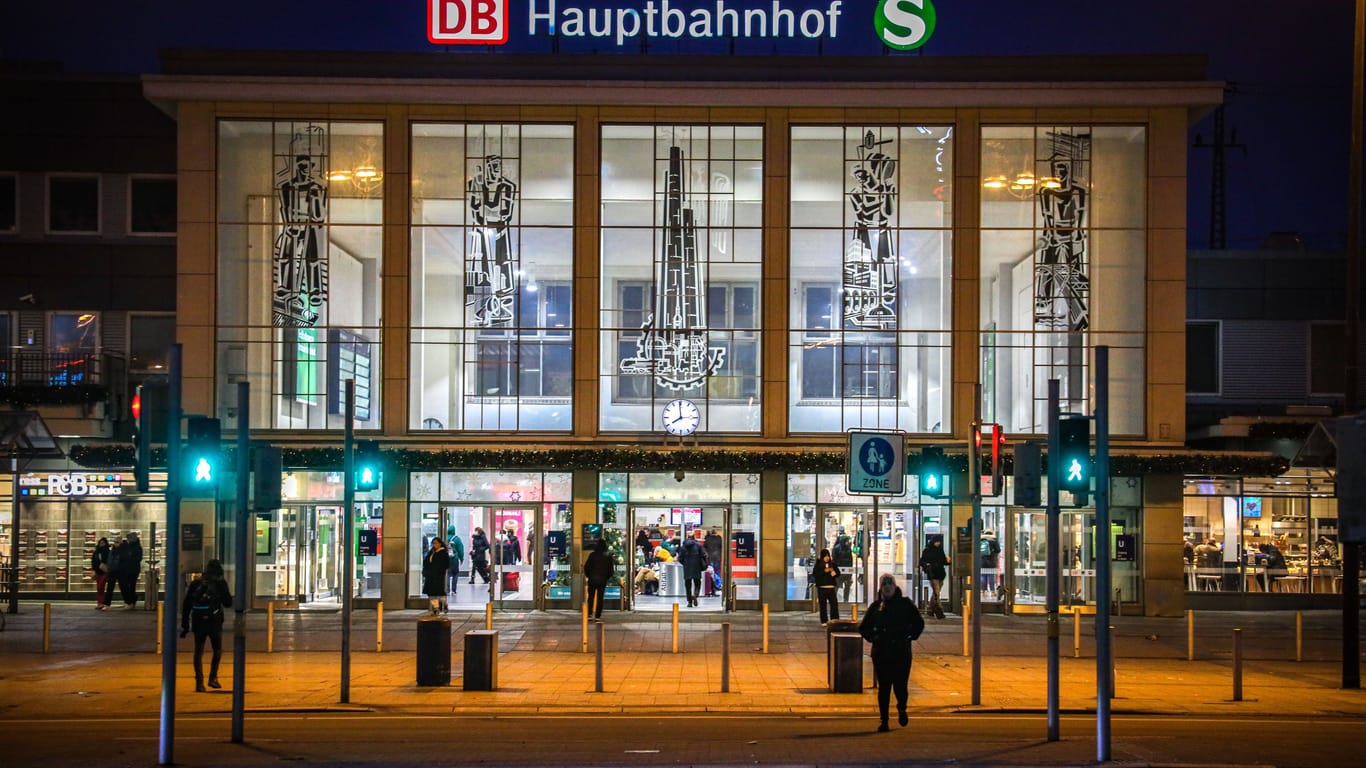 Dortmunder Hauptbahnhof (Archivbild): Hier wurde der Mann von der Polizei gestellt.