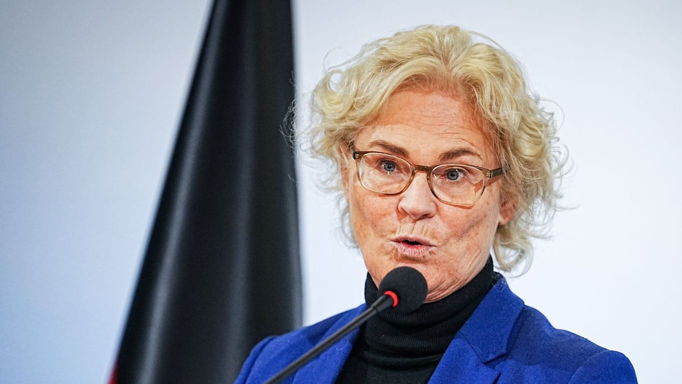 Verteidigungsministerin Christine Lambrecht: "Es fehlt der Bundeswehr ja überall an Infrastruktur."