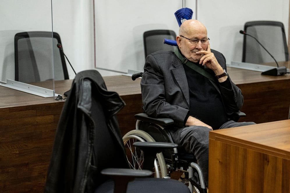 Ehemaliger NPD-Anwalt Horst Mahler im Gerichtssaal: Seit November läuft der Prozess wegen sechs Anklagen gegen Volksverhetzung und Leugnung des Holocausts.