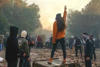 Die Menschen im Iran protestieren für ihre Freiheit.