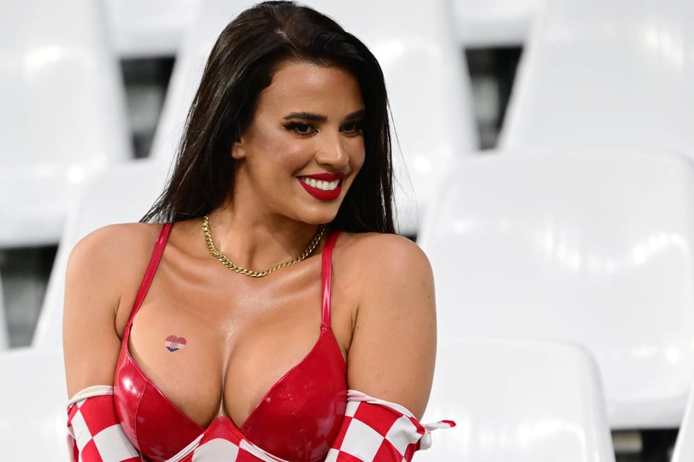 Miss Kroatien: Ivana Knöll geizt bei der Wüsten-WM nicht mit Freizügigkeit.