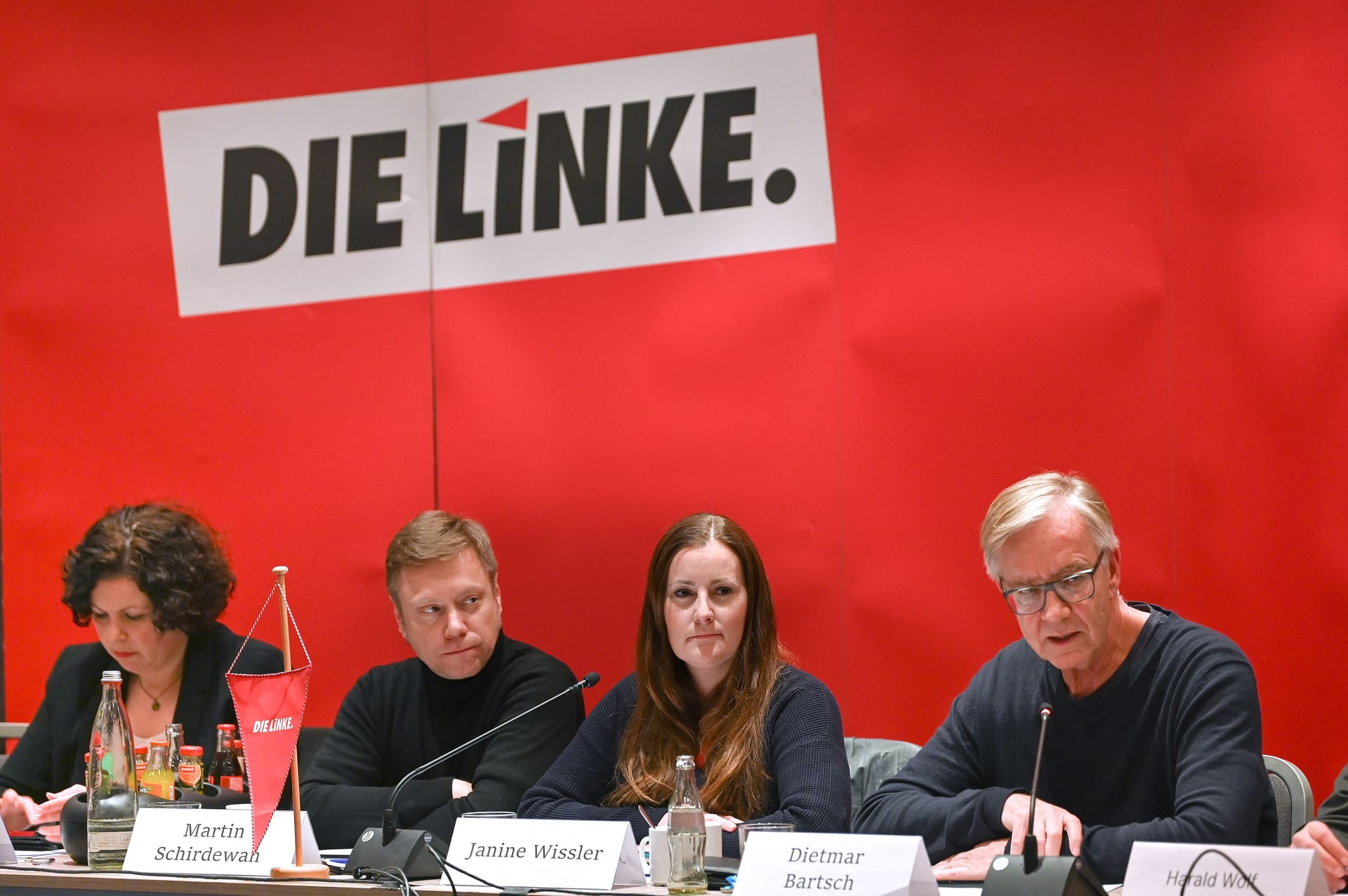 Führungsköpfe der Linken im Dezember 2022: Die Partei fordert einen Ausgleich für Feiertage, die auf ein Wochenende fallen.