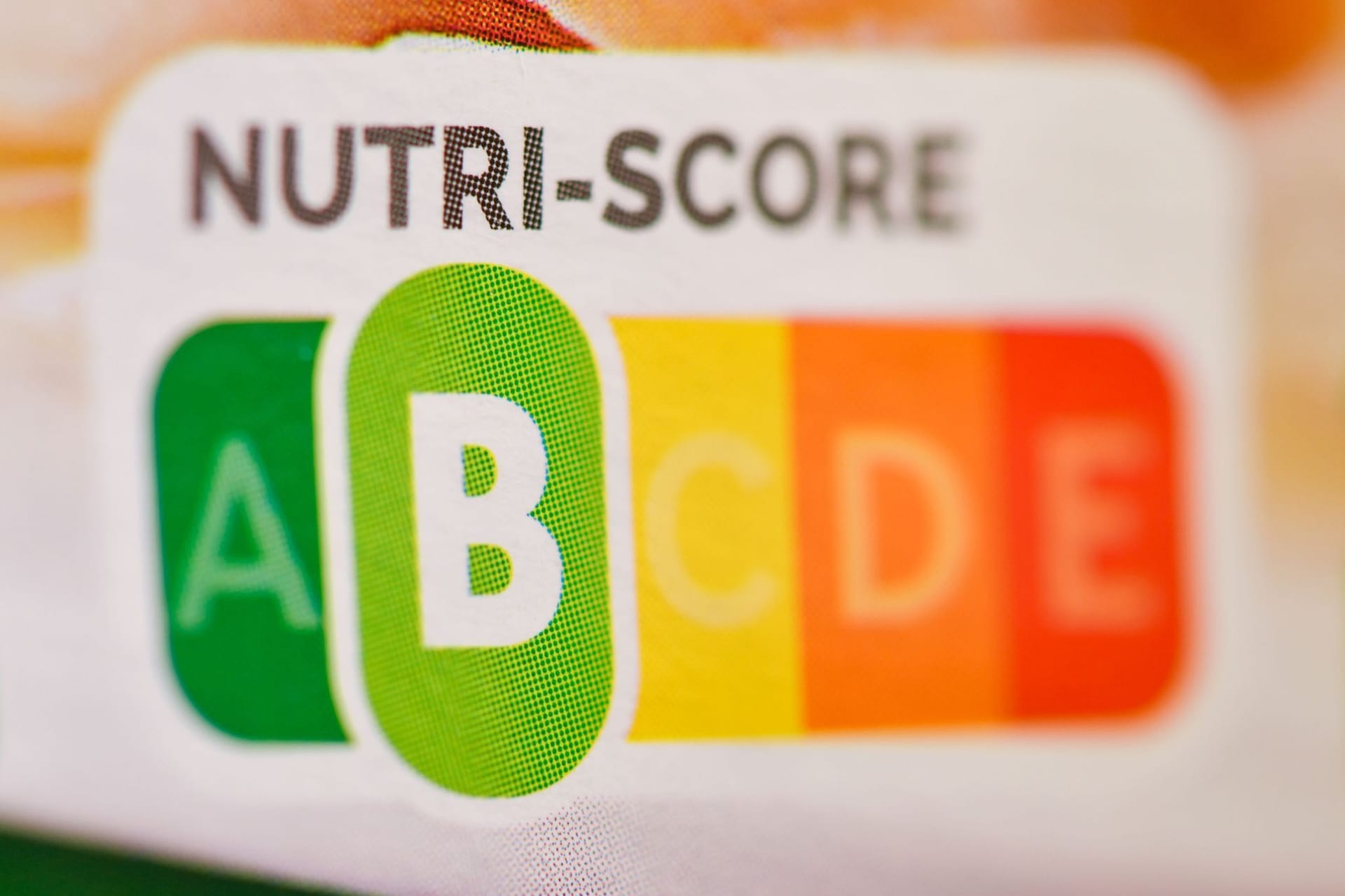 Orientierung bei der Produktauswahl: Der Nutri-Score ist eine farbliche Nährwertkennzeichnung auf einem Fertigprodukt.