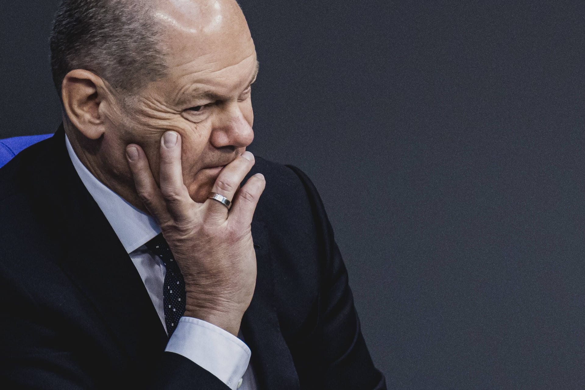 Scholz sitzt nicht auf der Anklagebank: Dennoch spielt er vor dem Landgericht Bonn eine gewichtige Rolle.