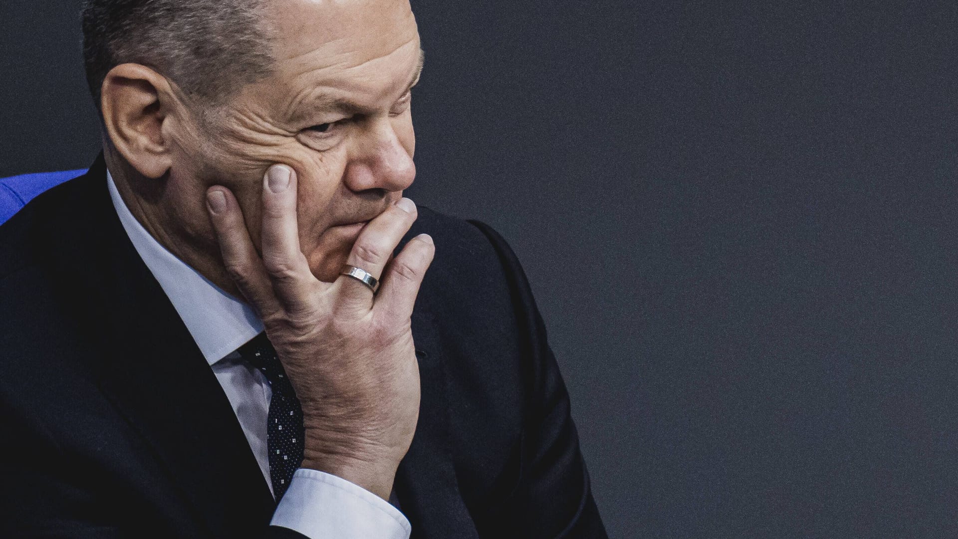 Scholz sitzt nicht auf der Anklagebank: Dennoch spielt er vor dem Landgericht Bonn eine gewichtige Rolle.