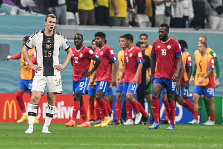 Lukas Klostermann (ab 45.): Kam für den (angeschlagenen) Goretzka und rückte für Kimmich auf rechts. Dort mit wenig Einfluss auf das deutsche Offensivspiel. Hinten anfällig wie die gesamte deutsche Mannschaft. Note 5