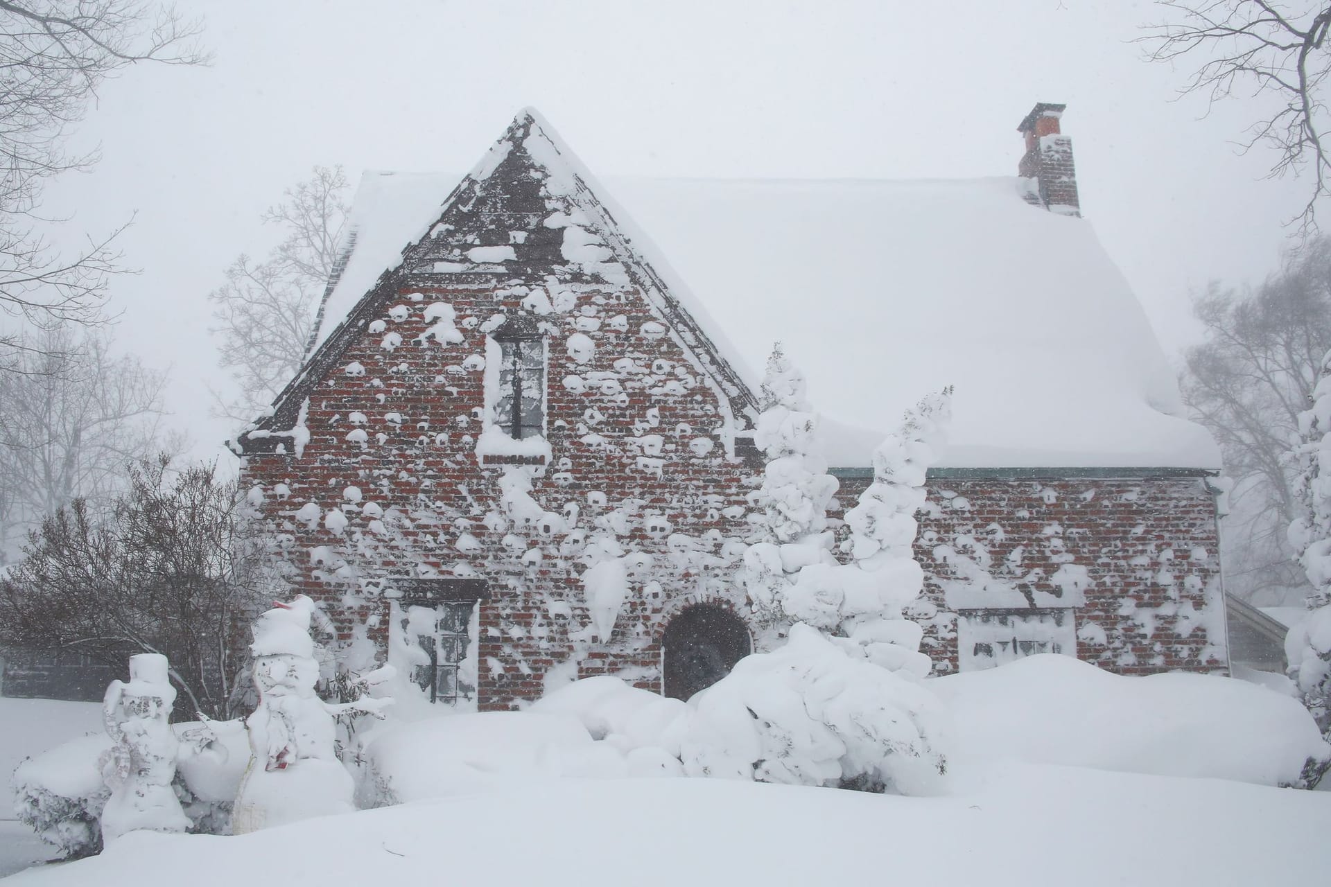 Amherst im US-Bundesstaat Massachusetts: Heftige Schneefälle führten vielerorts zu Stromausfällen.