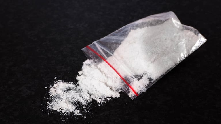 Drogen in einer Plastiktüte (Symbolbild): Zwei Kuriere wurden bei Köln aufgegriffen.