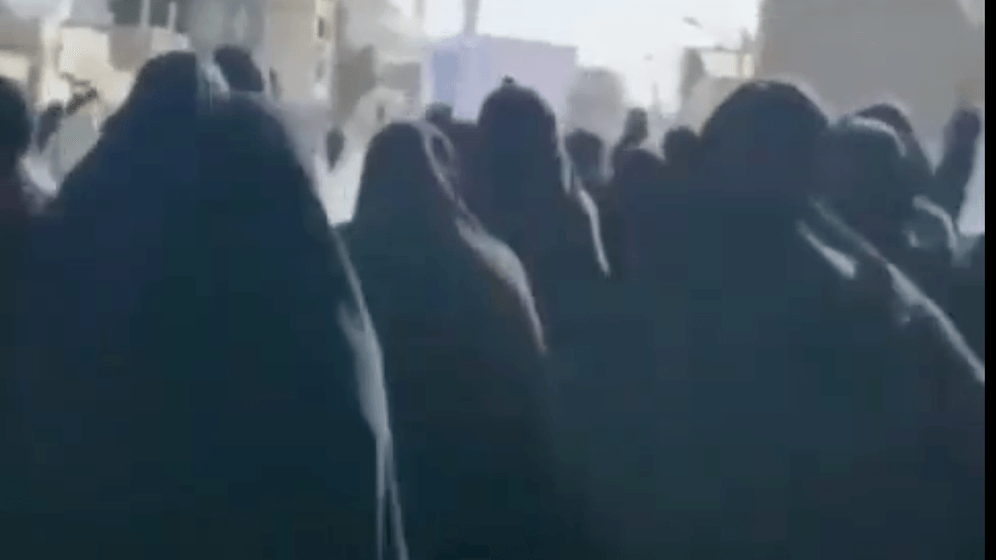 Bildschirmfoto eines Videos, das die Proteste im Iran zeigt.