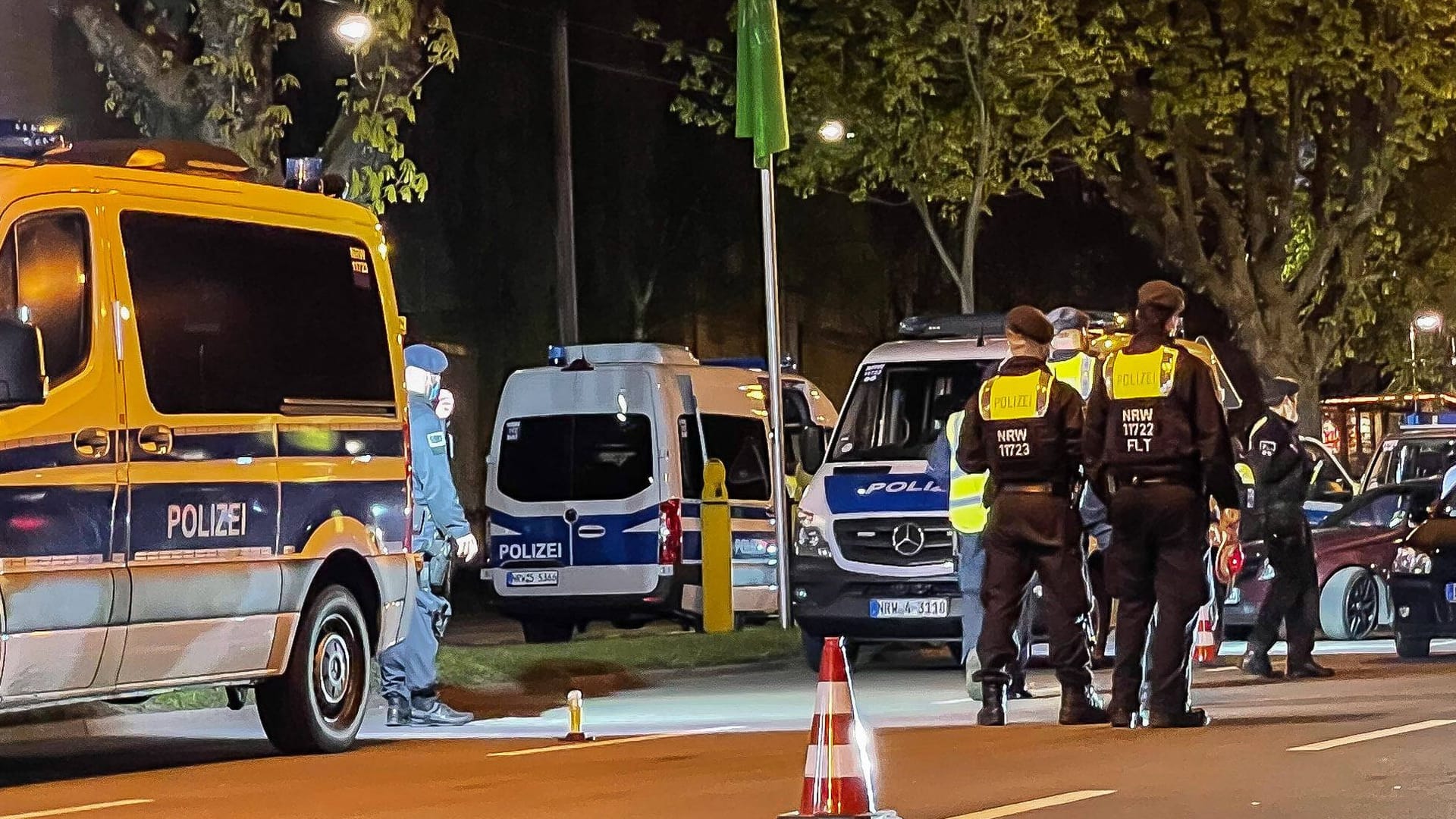 Polizeikontrollen gegen Raser in Dortmund (Archivbild): Trotz seines jungen Alters wurde der Fahrer schon einmal in einem ähnlichen Fall angehalten. Polizeikontrollen gegen Raser in Dortmund (Archivbild): Trotz seines jungen Alters wurde der Fahrer schon einmal in einem ähnlichen Fall angehalten.