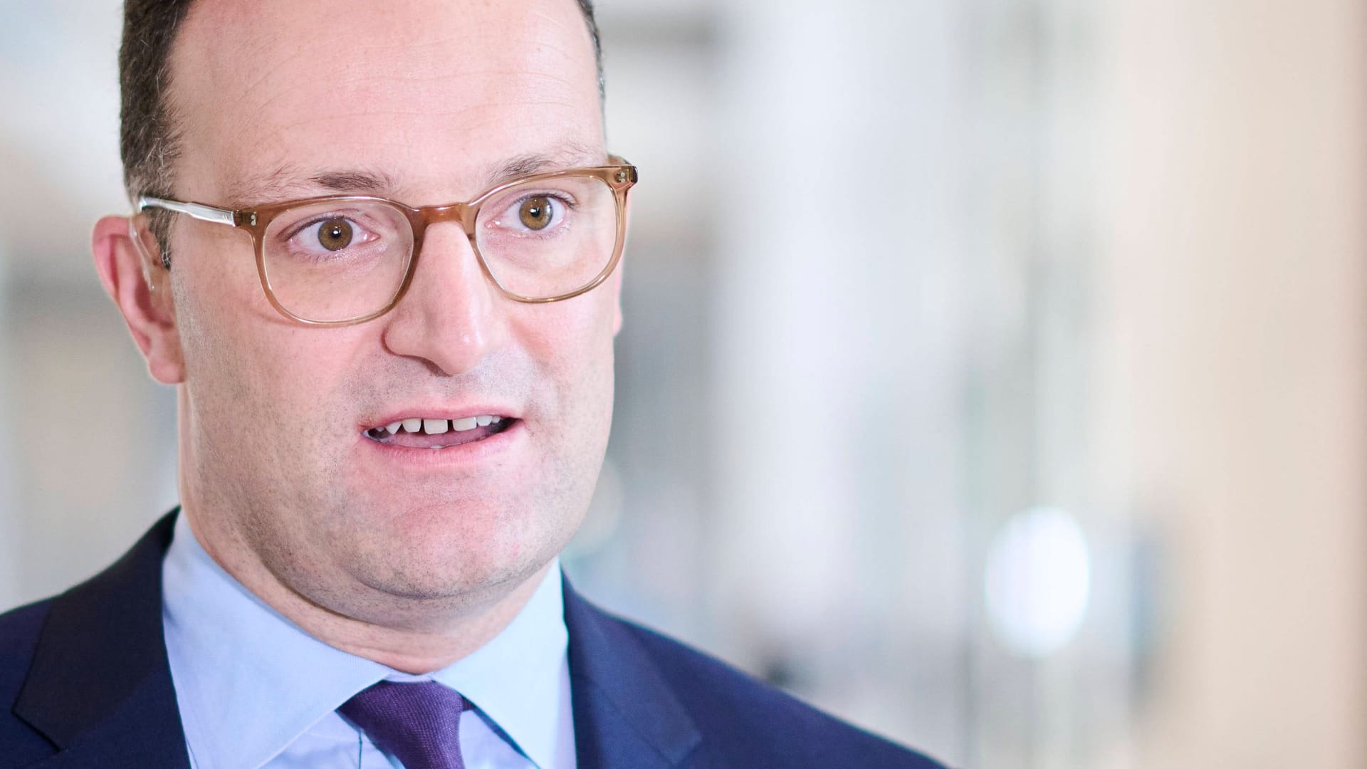 Jens Spahn ist Vizevorsitzender von CDU und CSU im Bundestag. Er ist für die Themen Wirtschaft, Klima und Energie zuständig.