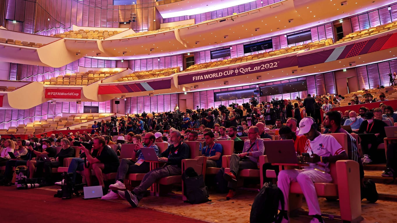 In einem der "Virtuellen Stadien", einer Art Kino im Medienzentrum, fand Infantinos Pressekonferenz statt.