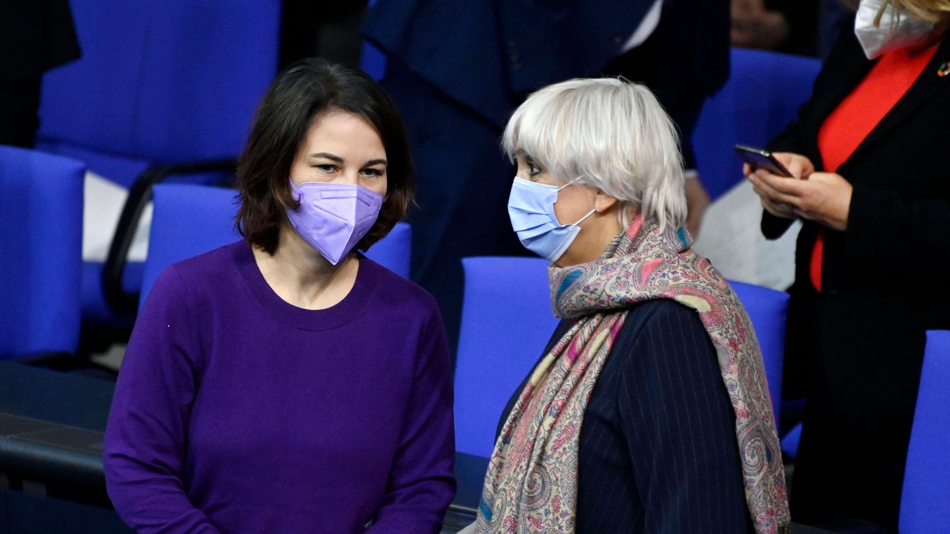 Annalena Baerbock und Claudia Roth: Mit der Rückgabe wertvoller Benin-Bronzen wollen sie ein internationales Zeichen setzen.